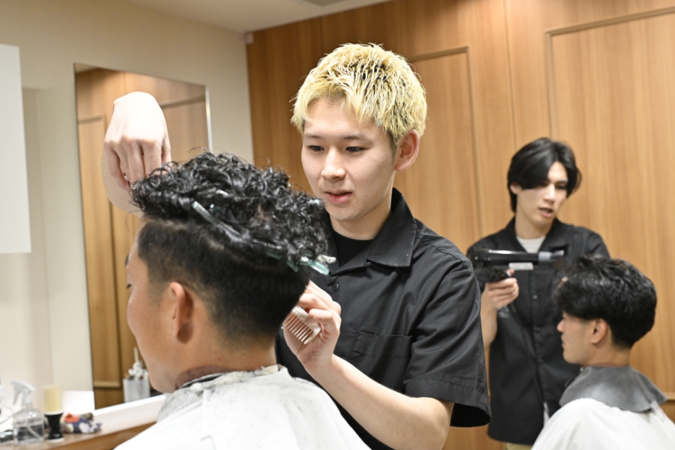 理容室ZANGIRI Next新宿西口大ガード店
