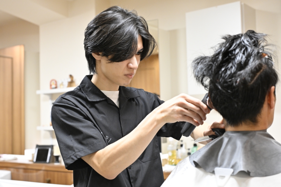 理容室ZANGIRI Next新宿西口大ガード店