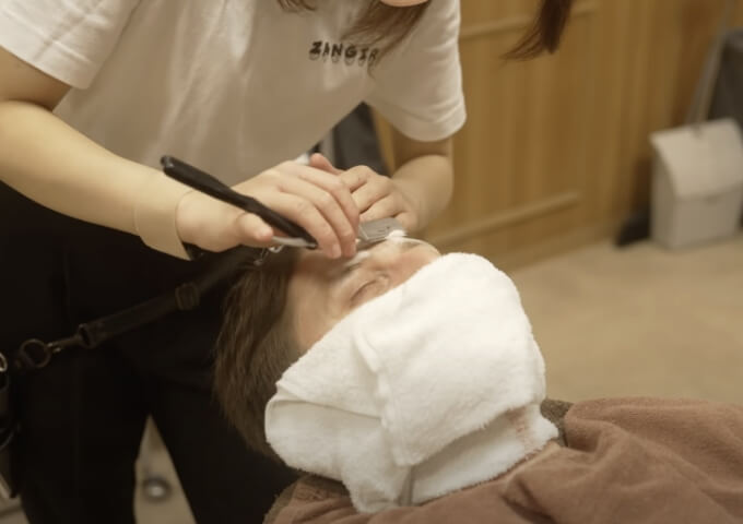 肌を若く保つには保湿が大事！