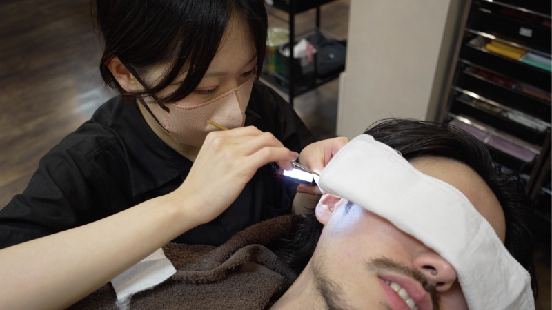 極上の耳掃除